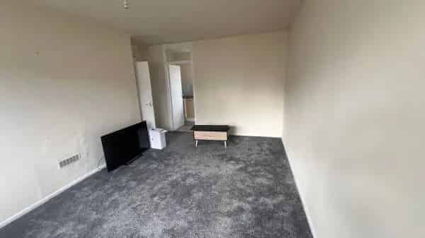 Pet-Friendly First Floor House Near City Centre with Free Parking