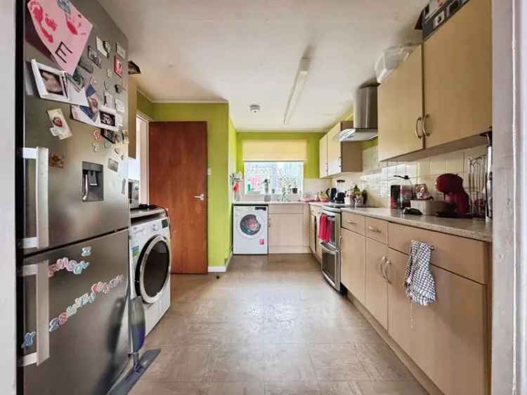 3 Bedroom Mid Terrace House for Rent Carlton-in-Lindrick Nottinghamshire