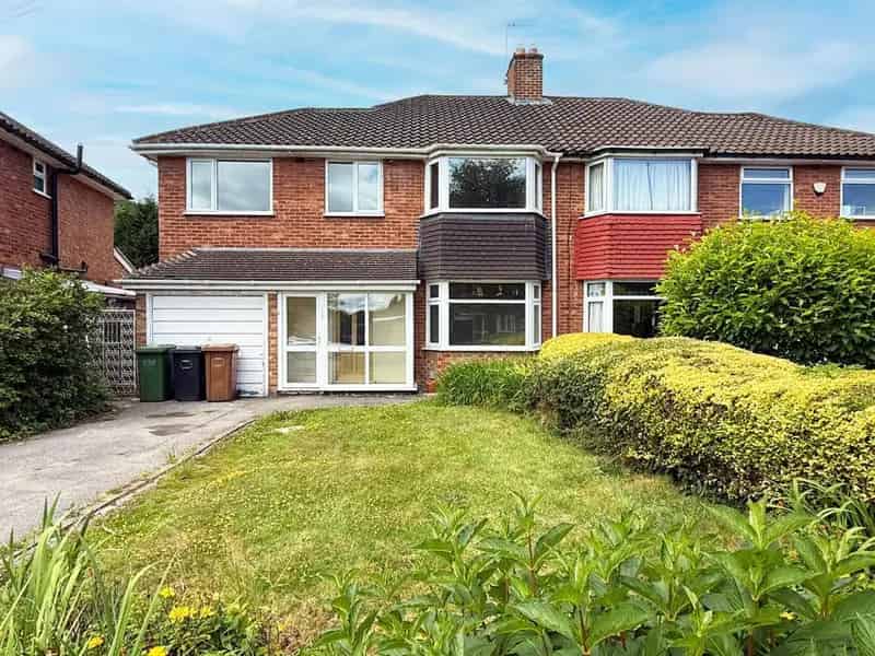 4 Bedroom Semi-Detached House for Sale