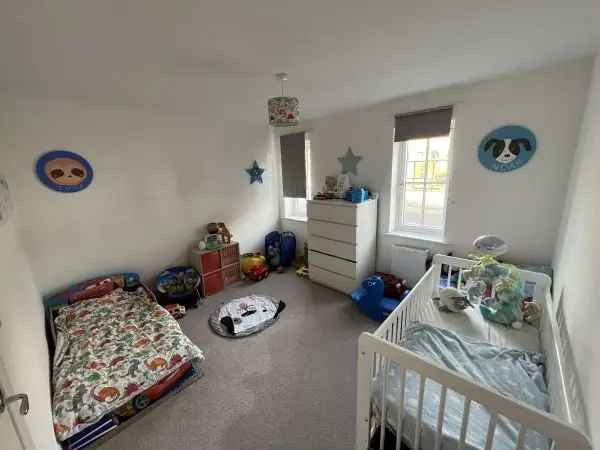 Flat For Rent in Three Rivers, England