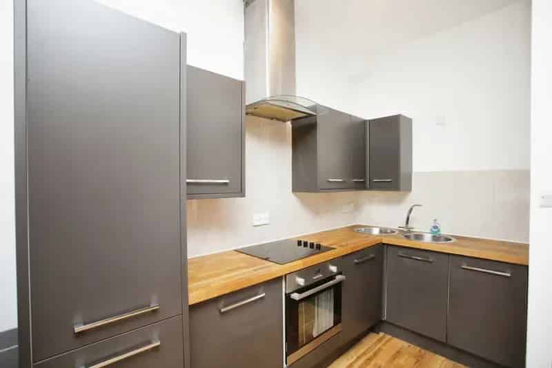 One Bedroom Ground Floor Apartment Near Town Centre - Allocated Parking
