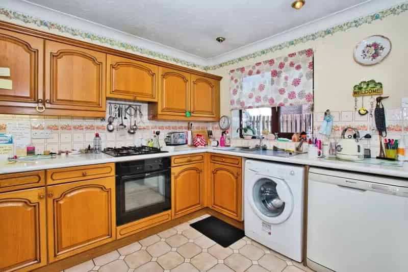 3 Bed Family Home with Conservatory and Garage