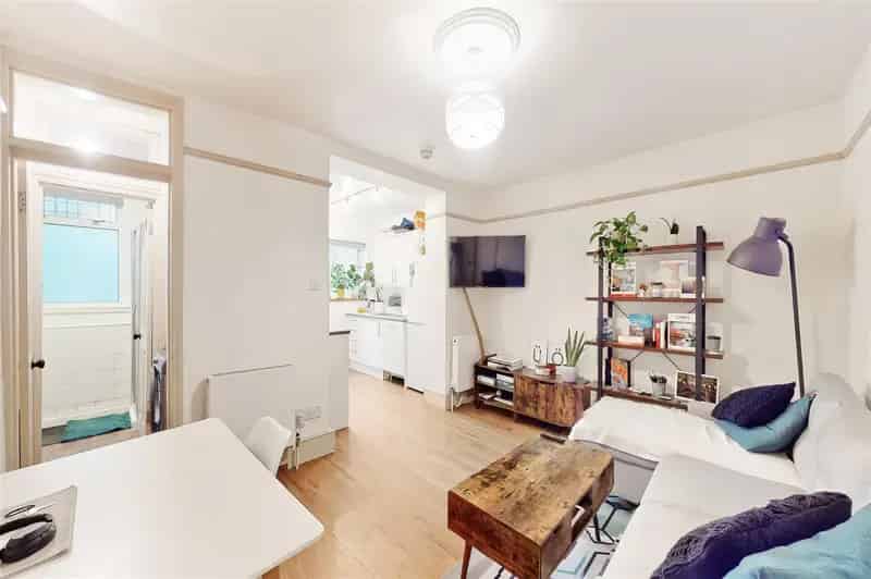 1 Bedroom Apartment Near Mile End Station