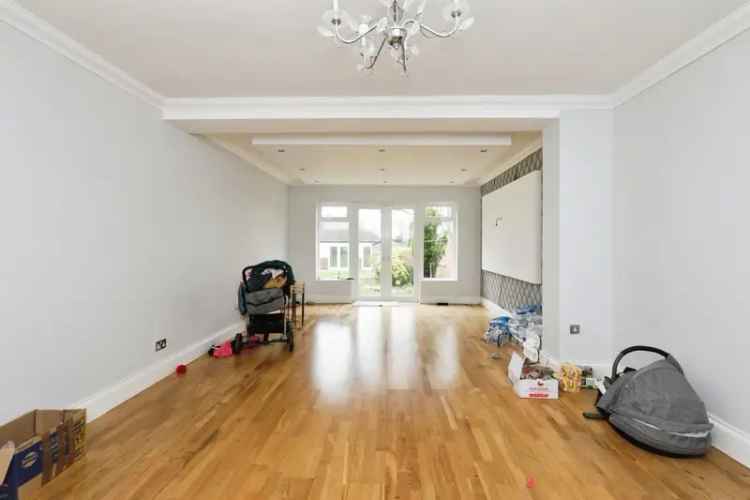 Luxury 4-Bed House with Garden Studio and High-Spec Kitchen