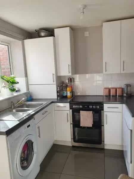 2 Bed End Terrace House with Garden Bar Cabin