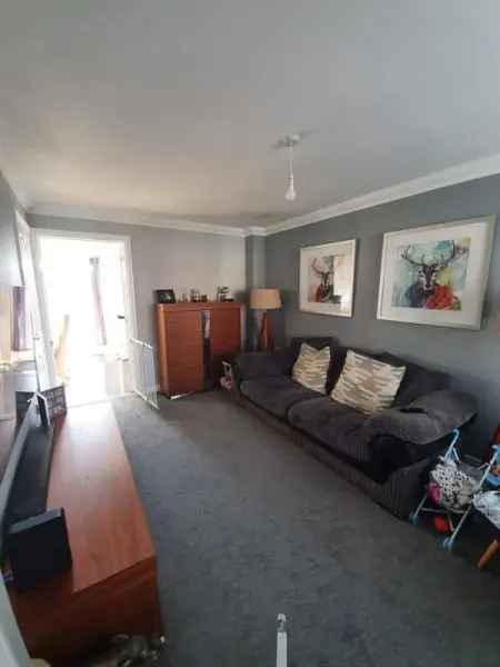 2 Bed End Terrace House with Garden Bar