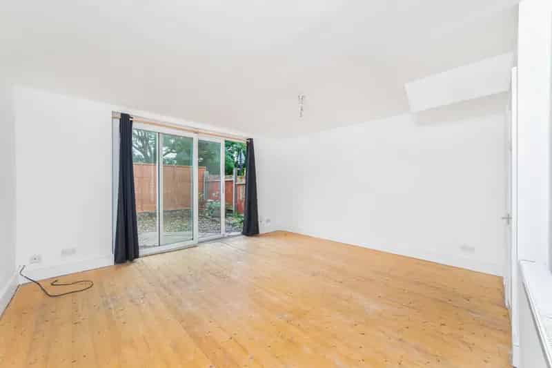 3 Bedroom House to Rent Near Shoreditch Park