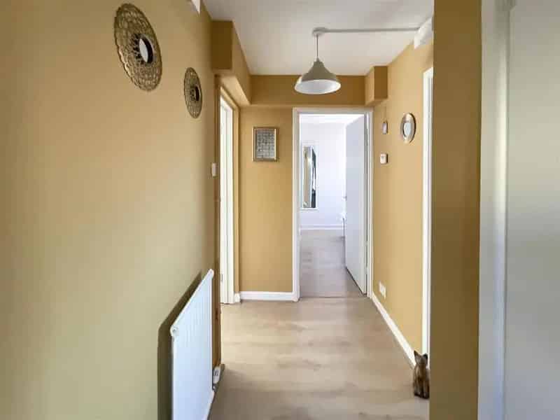 1 Bedroom Apartment for Sale in Kingswood