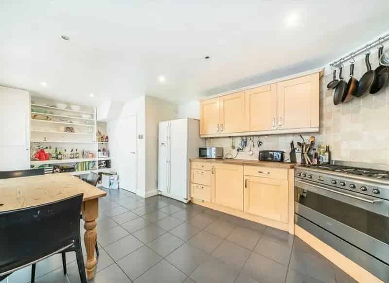 Four Bedroom Freehold House with Garden and Loft Extension