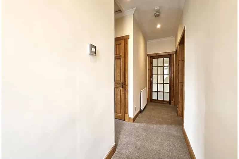 2 Bed Flat First Floor with 1 Reception Room