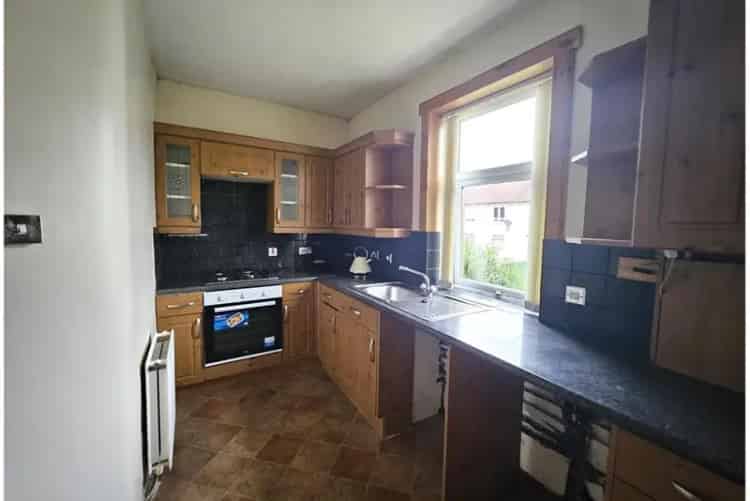 2 Bed Flat First Floor 1 Reception Room Blair Avenue