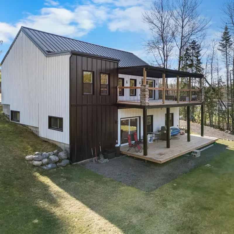 House for Sale: 3 Beds, 2 Baths, Open Concept, 2 Balconies