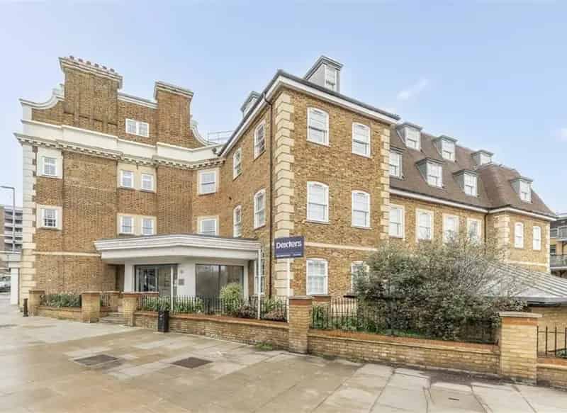 Flat For Sale , Kew Bridge Road, London, England