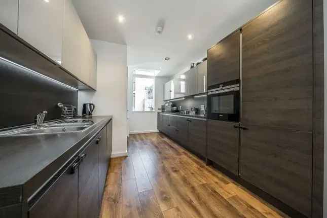 3 Bed Townhouse Coopers Lane London E20 EV Charging Furnished