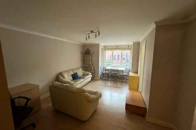 Flat to rent in Golfhill Drive, Dennistoun, Glasgow G31