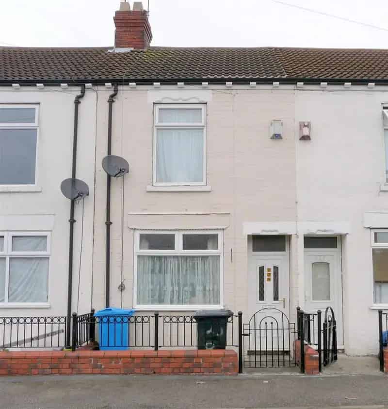2 Bedroom House to Rent Newly Decorated and Brand New Flooring