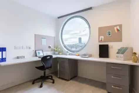 73 m² 1-Room Flat Cardiff - Private Ensuite & Kitchen