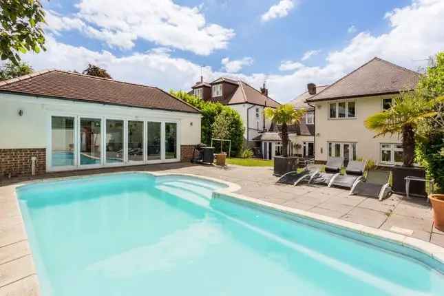 5 Bed Detached House with Pool London N10