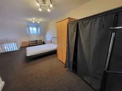 4 Bedroom House 89m² Manchester