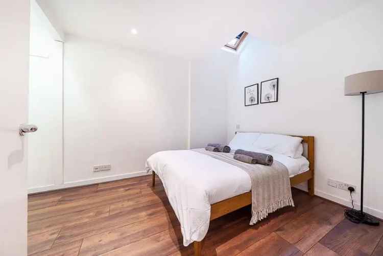 Flat For Sale in London, England