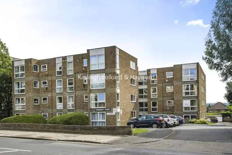 One Bedroom Ground Floor Apartment near Bromley Stations