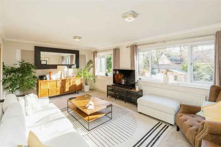 Stunning 3-Floor Family Home with Garden and Bar