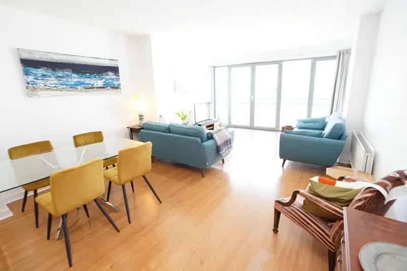 2 Bedroom Flat to Rent in Edinburgh Western Harbour