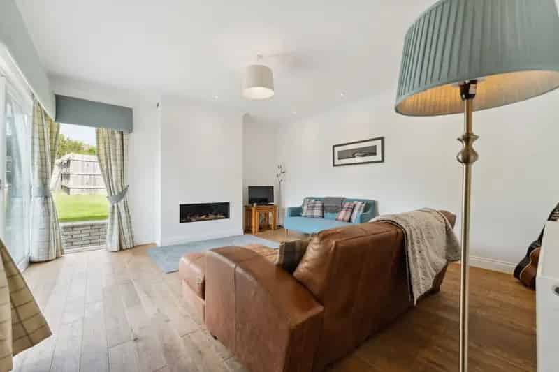 4 Bedroom Detached Bungalow in Carmunnock