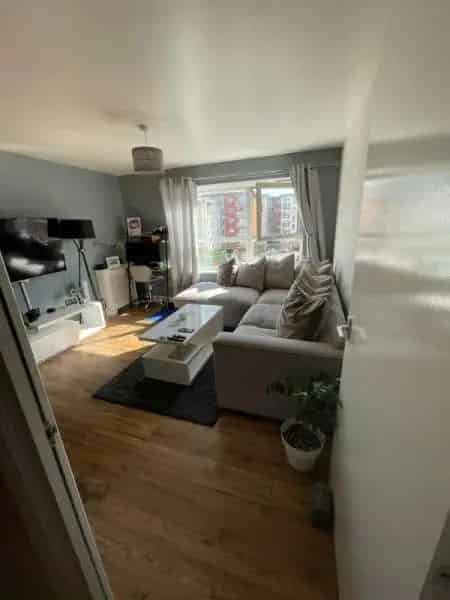 1 Bedroom Flat Hatfield Business Park Spacious Newly Repainted