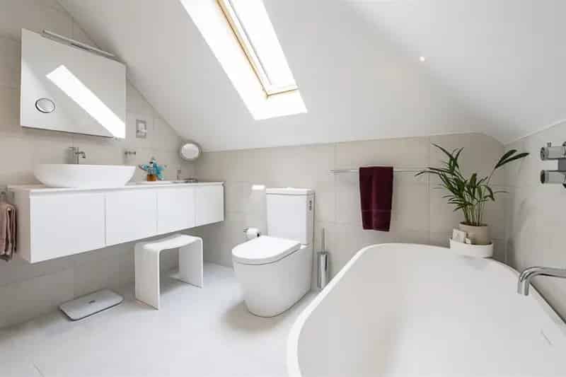 4 Bed House for Sale Luxury Indoor Pool Cinema Room Landscaped Gardens