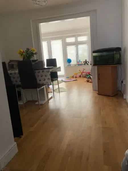 2 Double Bedroom Home Near Schools and Town
