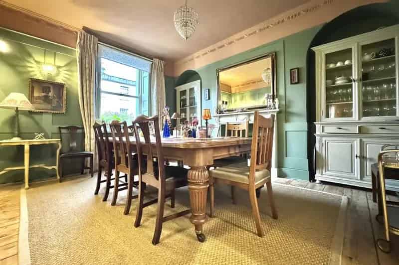 7 Bedroom End of Terrace House for Sale