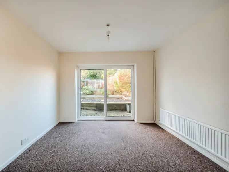Three Double Bedroom House in Four Oaks - Freehold