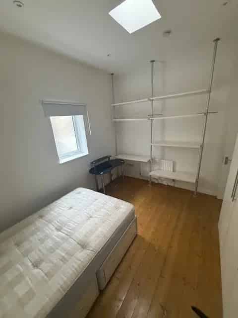 3 Bedroom Flat New Cross April 2025 Available