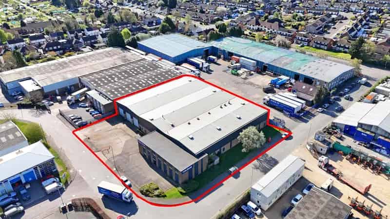 Industrial Warehouse To Let 29105 sq ft  M1 J11a