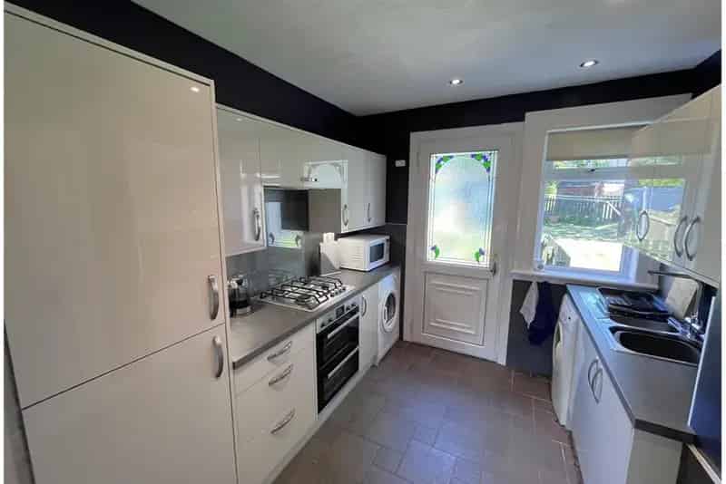 2 Bed Flat Sandyhills - Stylish Lower Cottage Flat with Garden and Parking