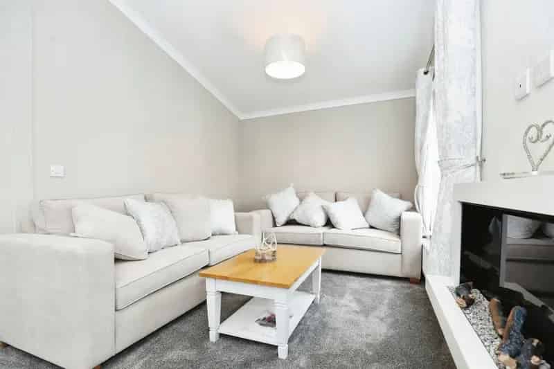 Luxury 2-Bed Park Home Warwickshire Countryside