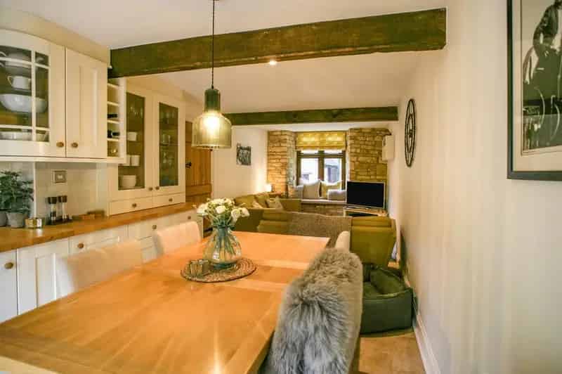 3 Bedroom Semi-Detached Barn Conversion North Cotswolds