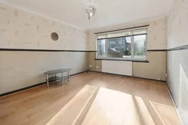 Semi Detached House Pollokshields 3 Beds Ample Parking
