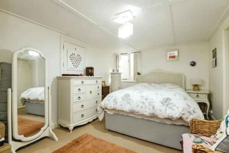 Basement Apartment near Tiverton Town Centre