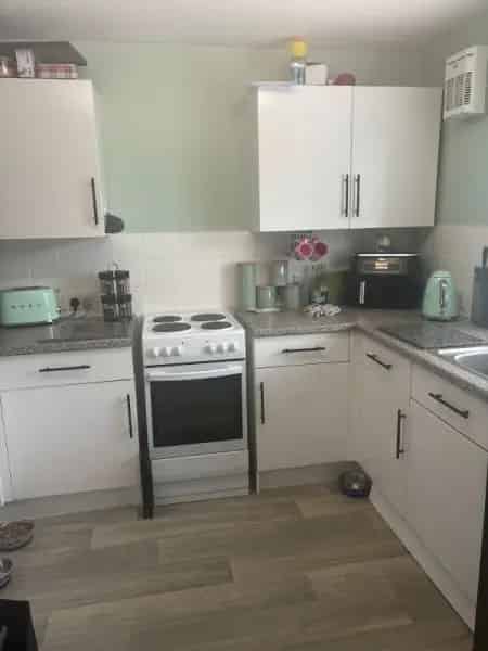 Mid Terraced House Pets Allowed Newly Decorated