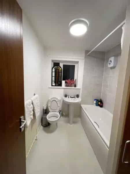 Spacious 2nd Floor Apartment Near Leeds City Centre