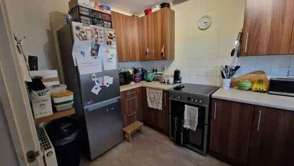 2 Bedroom House Near Schools and Bus Routes