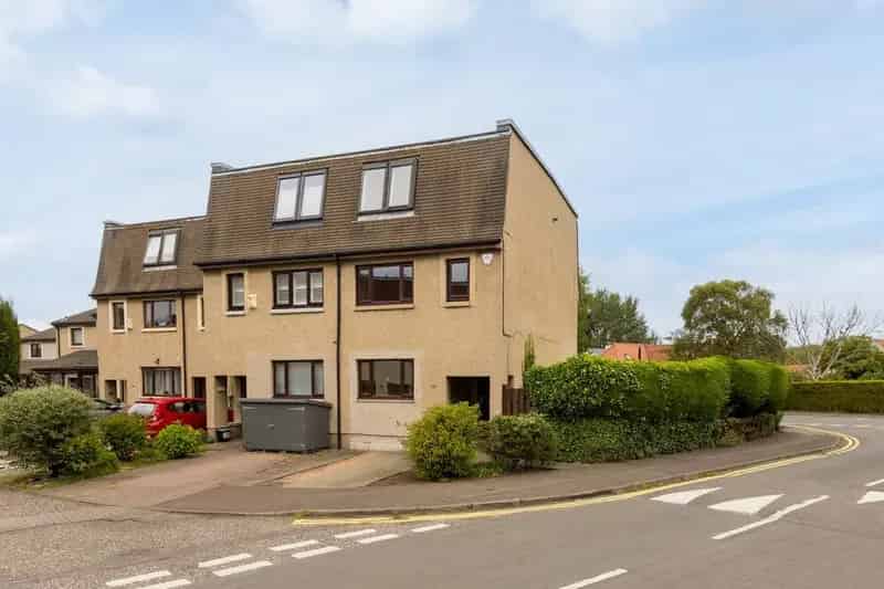 3 Bedroom Townhouse For Sale in Edinburgh