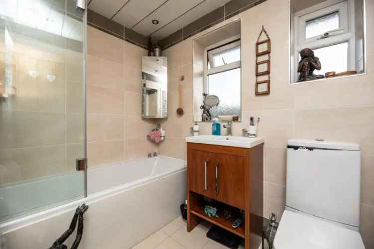 3 Bed Family Home Near Xscape and Junction 32