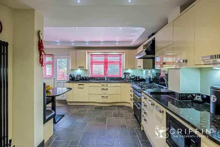 4 Bed Detached House For Sale