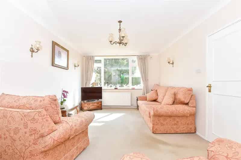 4 Bedroom Semi-Detached House for Sale Near Lindfield Train Station