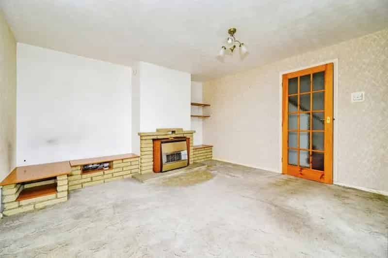 Three Bedroom End Terrace Family Home Potential To Extend