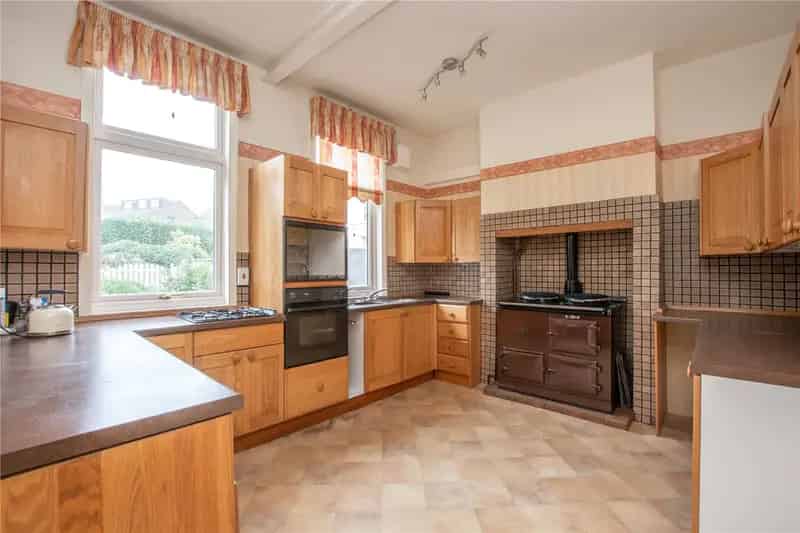 6 Bedroom Detached House for Sale in Shadwell Village Leeds