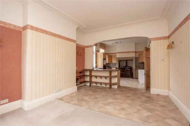 Detached House for sale with 6 bedrooms, Main Street Leeds